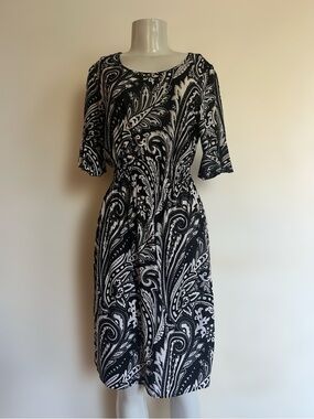 Women dress with sleeves